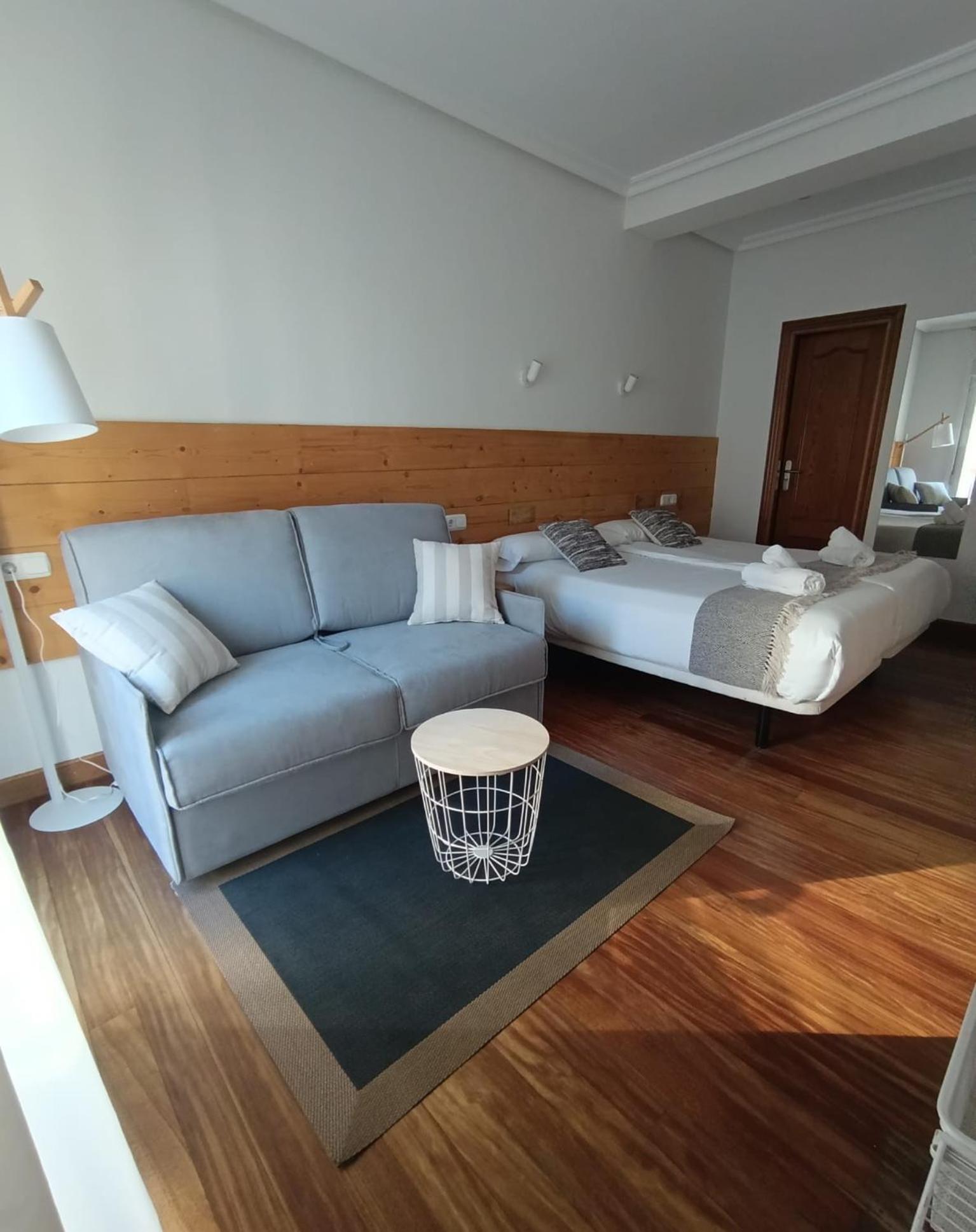 Pensión Urkia San Sebastian Bagian luar foto